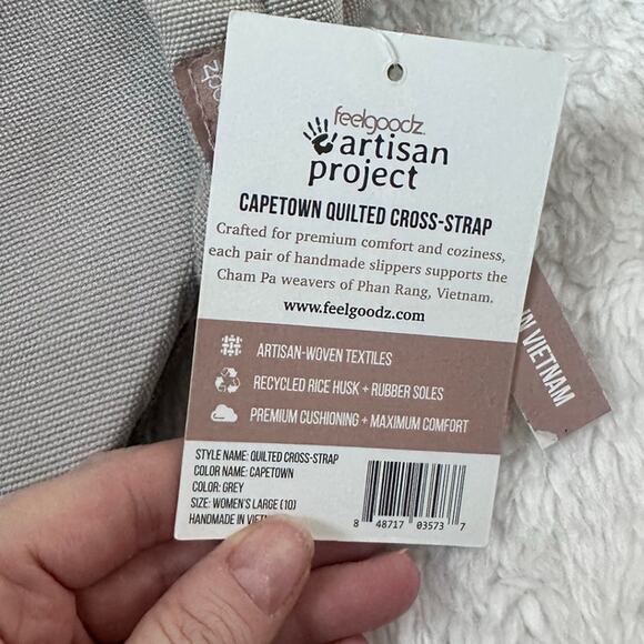 New feelgoodz capetown quilted cross-stap indoor/outdoor Slippers Size Large - Picture 2 of 3